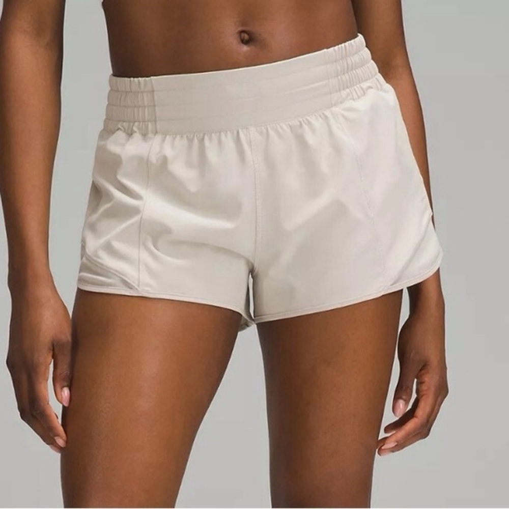 Lululemon hotty hot shorts 3” in MoJave Tan